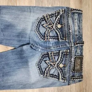 Miss Me Women's Fleur-De-Lis Embroidered Mid-Rise Bootcut Jeans (Medium